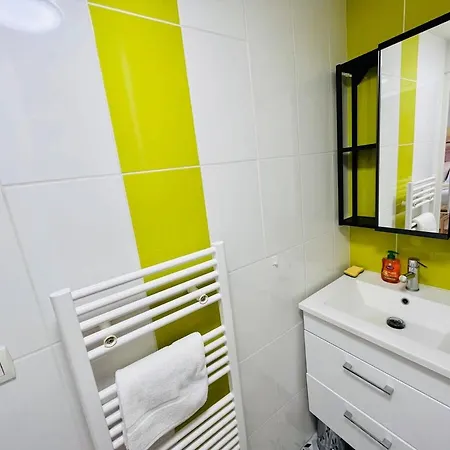 Vue Port - Joli T2 Daire *